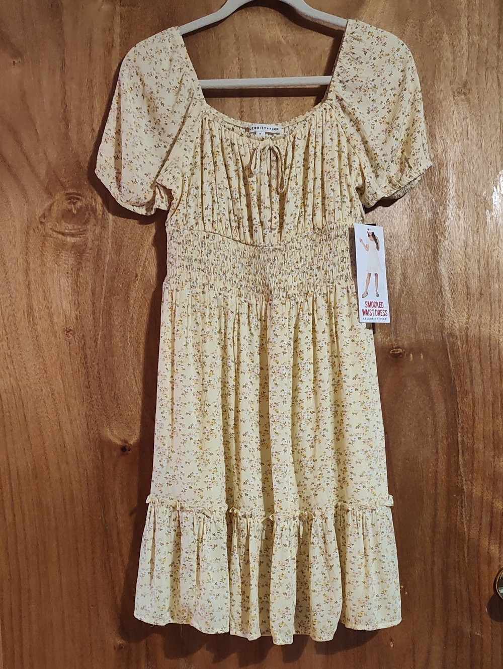 ✨NWT✨ Celebrity Pink Smocked Waist Babydoll Dress Yellow Floral Puff Sleeve Med